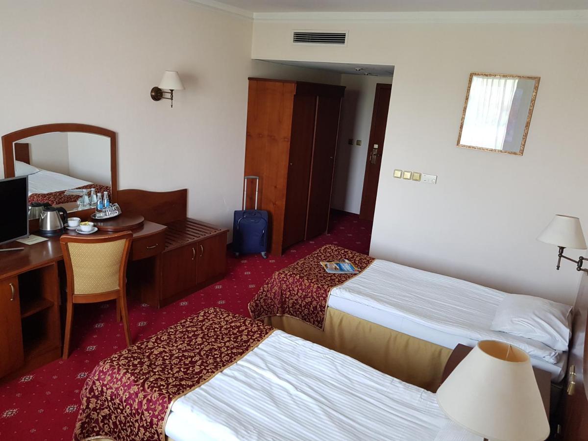 Hotel Sympozjum & Spa Krakow Luaran gambar
