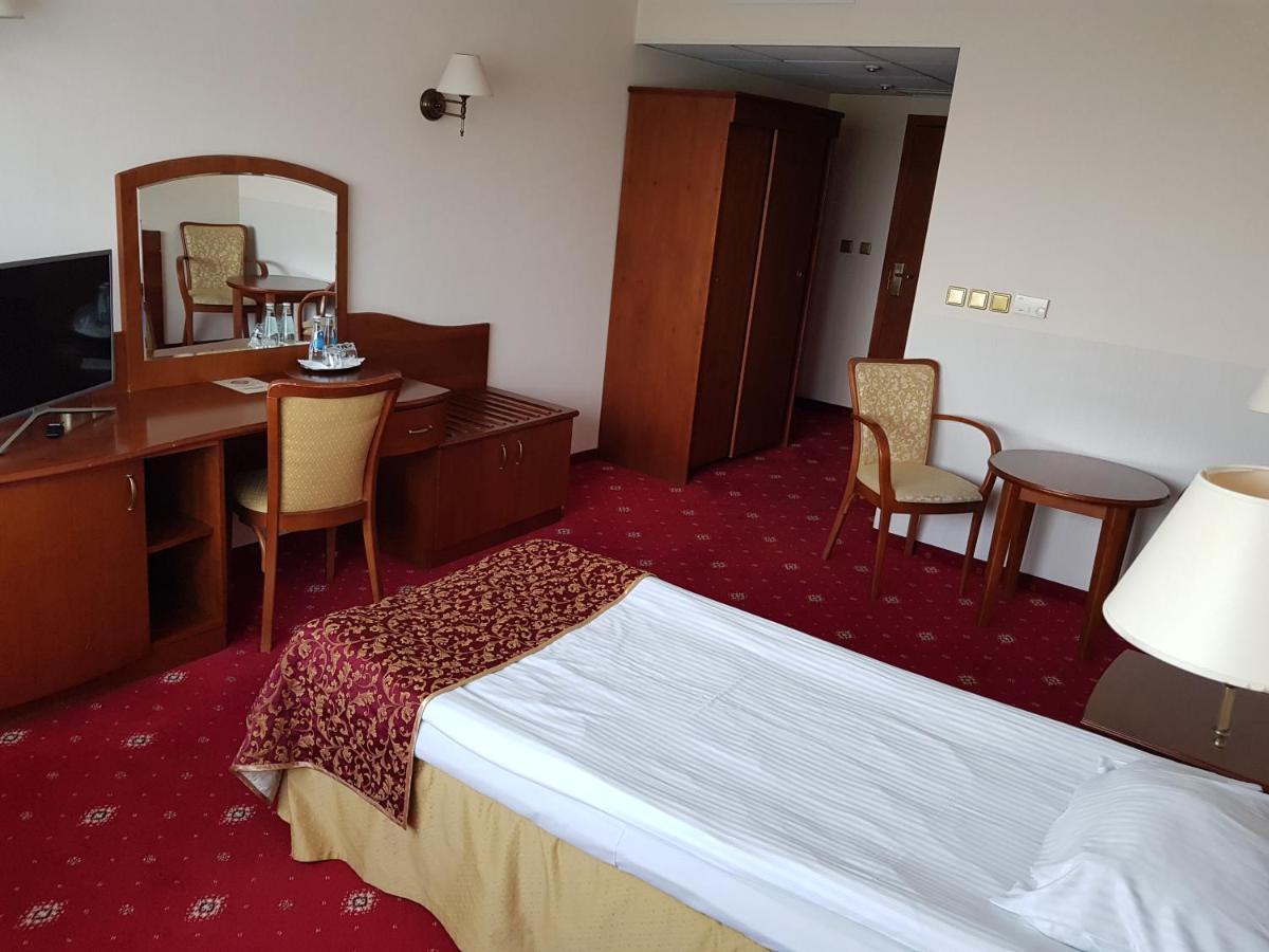 Hotel Sympozjum & Spa Krakow Luaran gambar