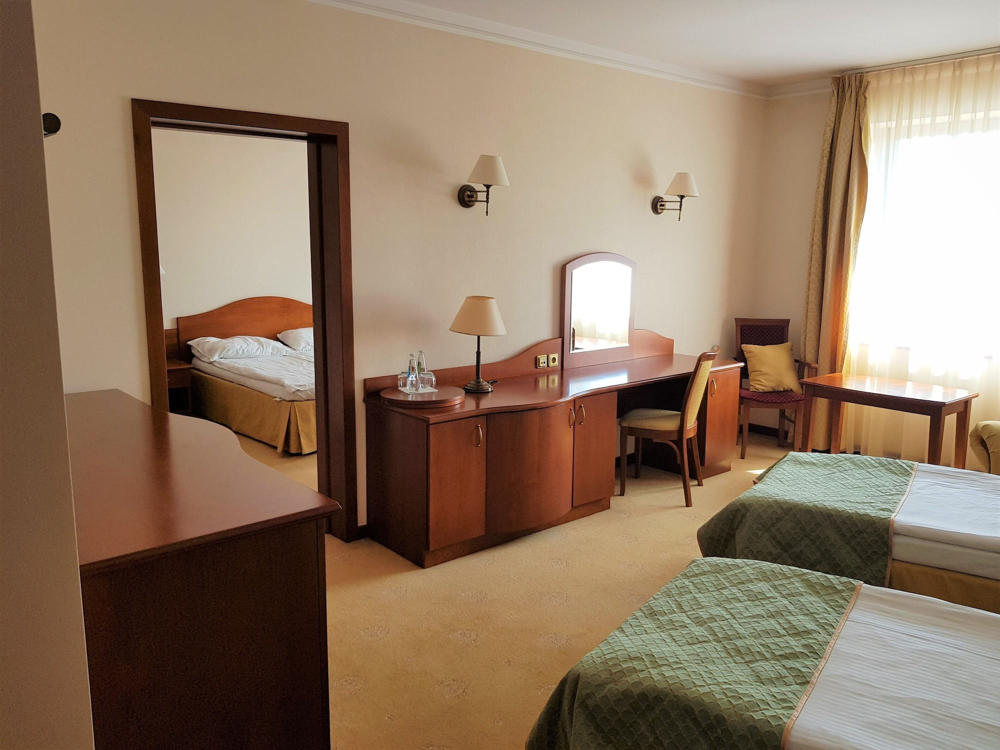 Hotel Sympozjum & Spa Krakow Luaran gambar
