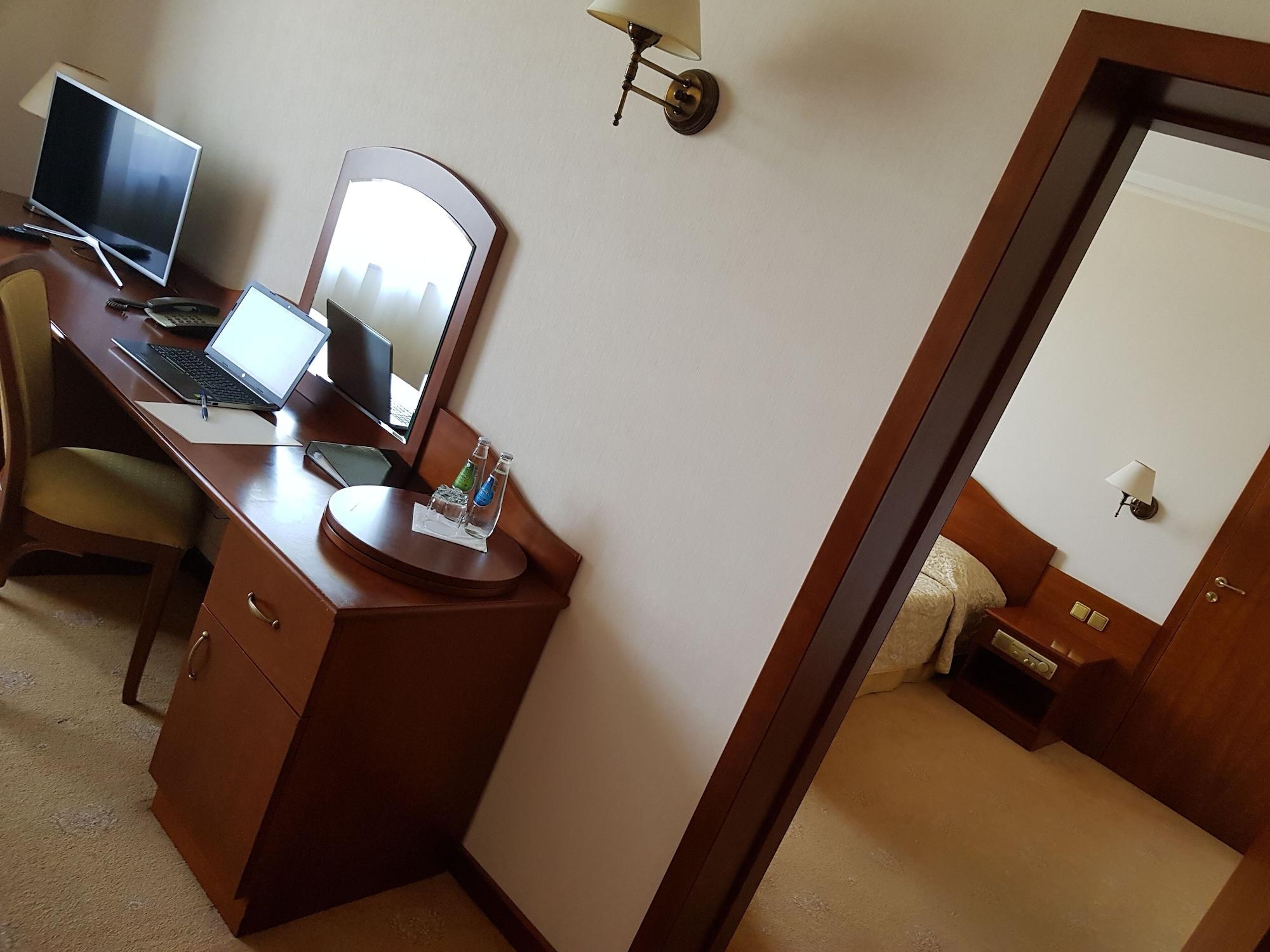 Hotel Sympozjum & Spa Krakow Luaran gambar
