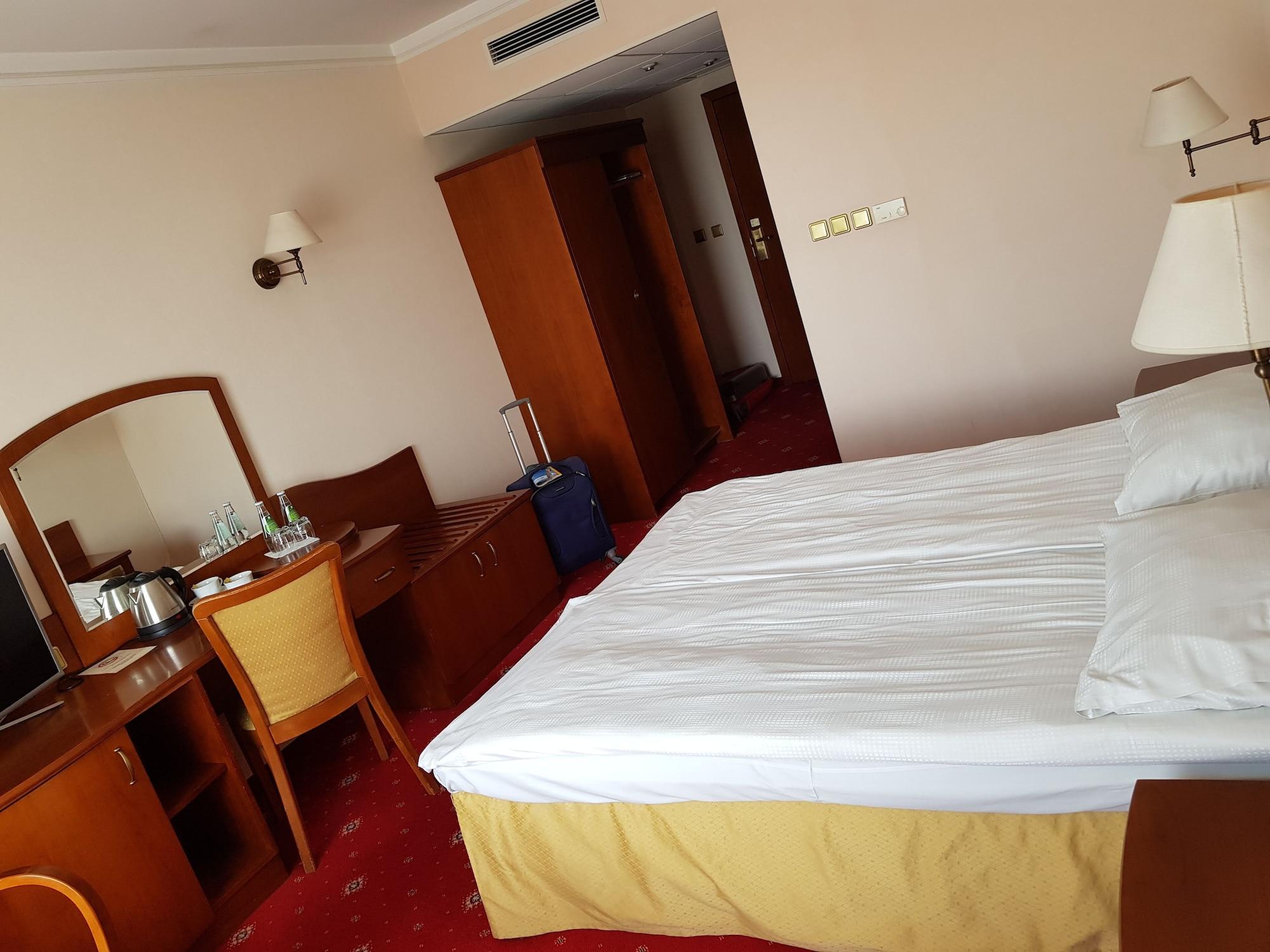 Hotel Sympozjum & Spa Krakow Luaran gambar